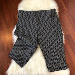Black and white Capri leggings - 1X
